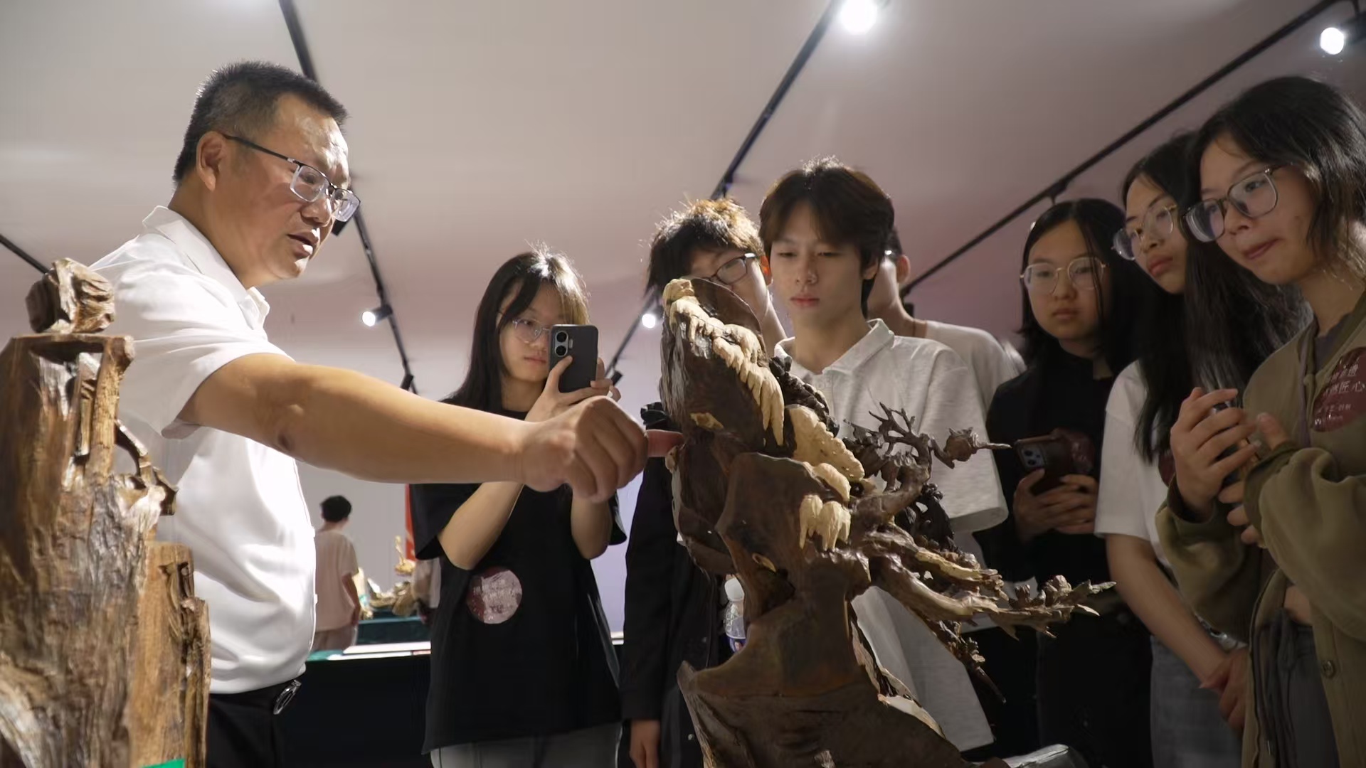 拥抱非遗，点燃匠心 江西师专同学开展研学活动