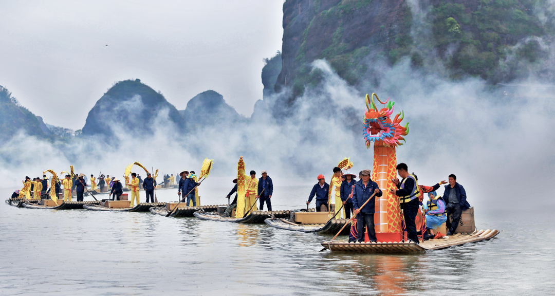 泸溪河上长龙跃 龙虎山花朝季绘就春日新图景