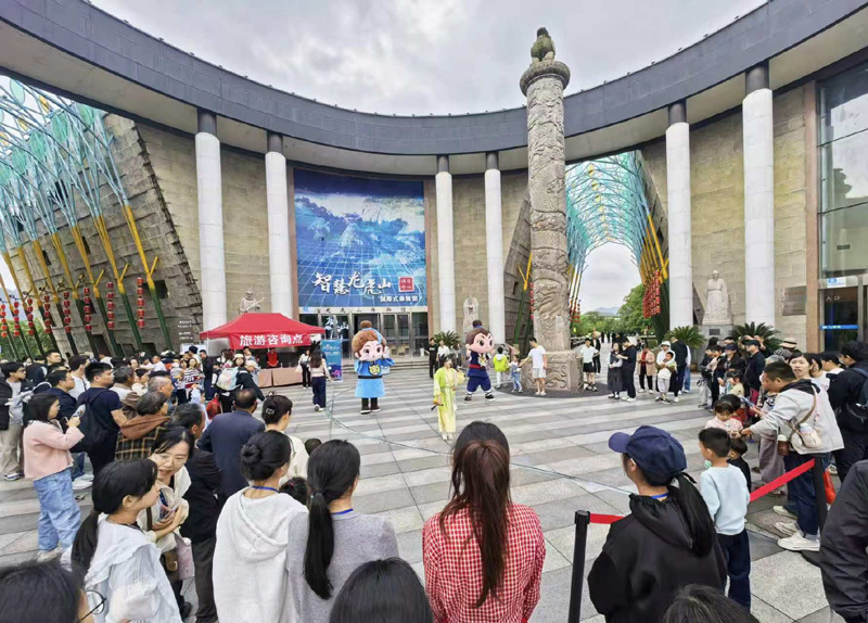 双演联动焕新夜 寻梦仙山聚人气 龙虎山“五一”假期以IP创新激活夜游经济