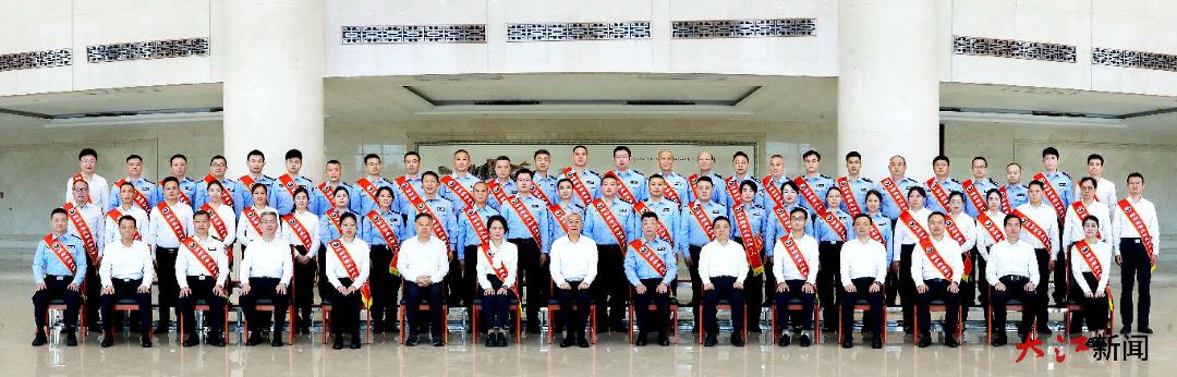 尹弘叶建春会见“赣鄱禁毒先锋”先进集体代表和先进个人