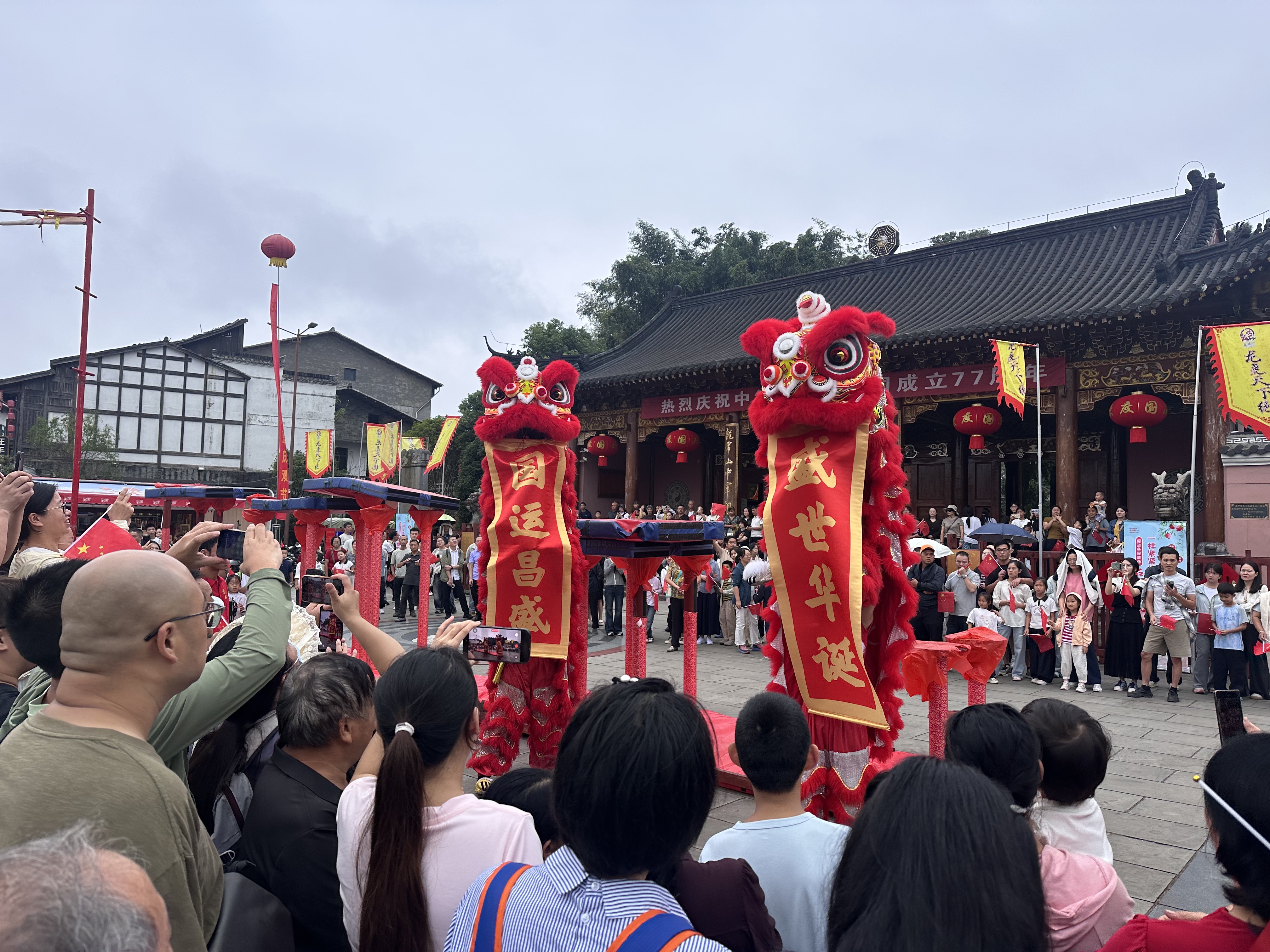国潮古韵引客来，昼夜文旅热起来!龙虎山景区国庆假期文旅热度持续攀升
